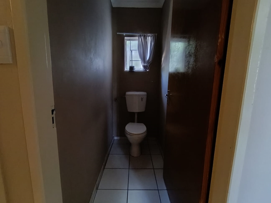 8 Bedroom Property for Sale in Brandwag Free State